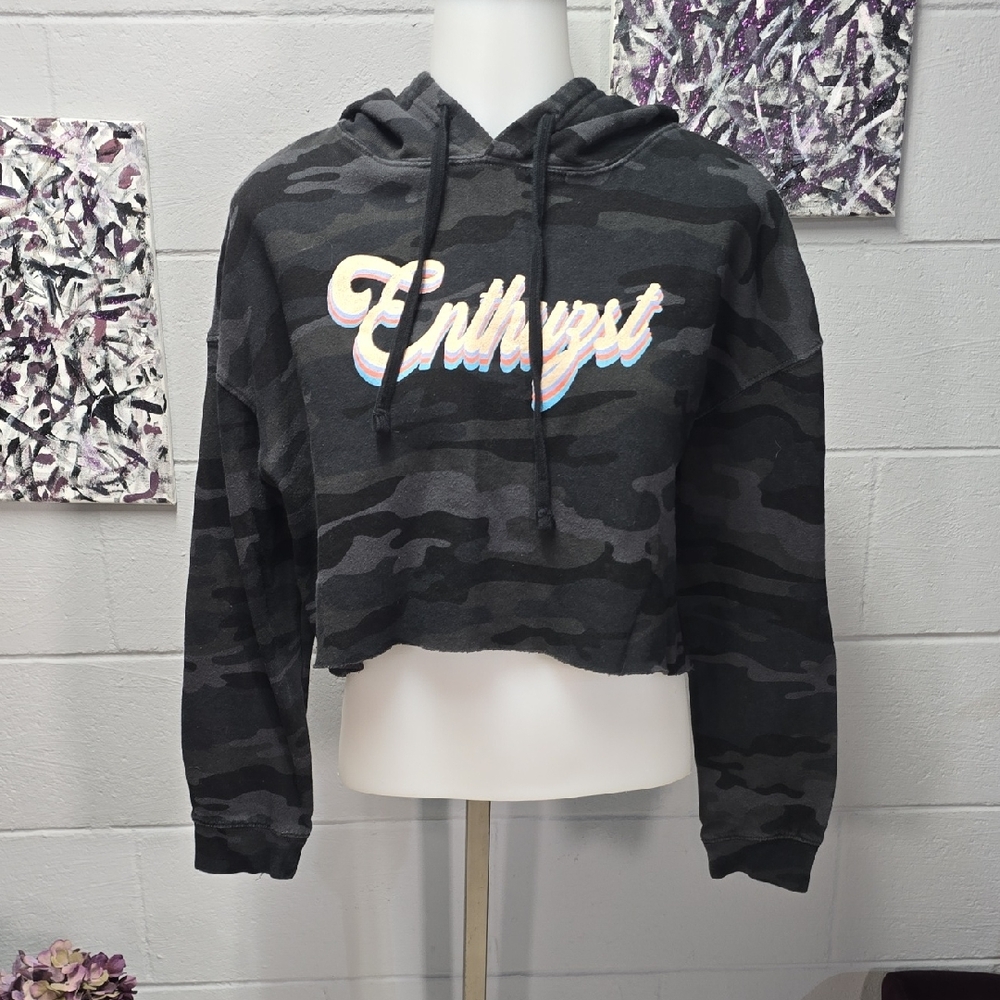 Crop Hoodie Enthuzst Sweatshirt with Pastel Script - Charcoal Camo